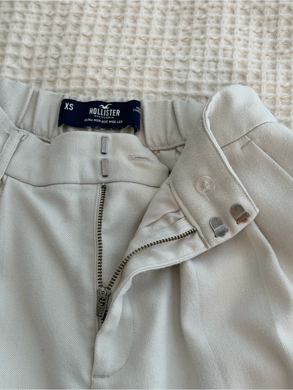 Hollister Ultra High-Rise Wide Leg Pants Ivory XS